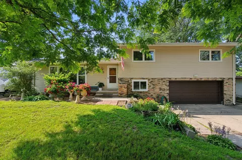 2317 Skyline Dr, Bloomington, MN 55425