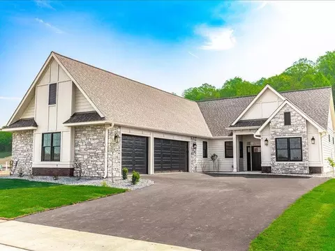 2118 Amanda Way, Hudson, WI 54016