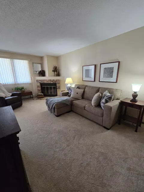 4300 Trenton Ln N #123, Plymouth, MN 55442