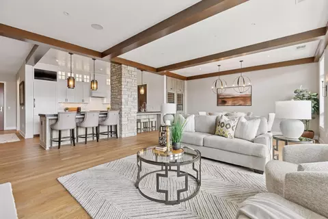 875 Lake St N #402, Wayzata, MN 55391