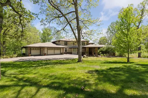 6 Black Lake Rd, North Oaks, MN 55127