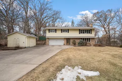 1615 Myrtle St N, Maplewood, MN 55119