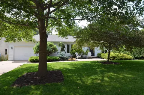 406 Tyler Ave S, Hopkins, MN 55343