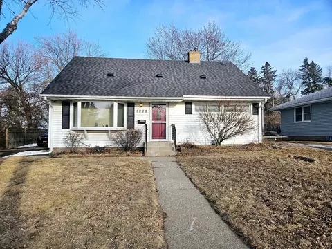 1202 Hall Ave, West Saint Paul, MN 55118