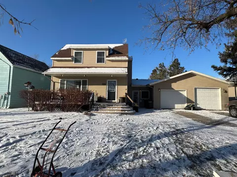 527 E Riverside Ave, Warren, MN 56762