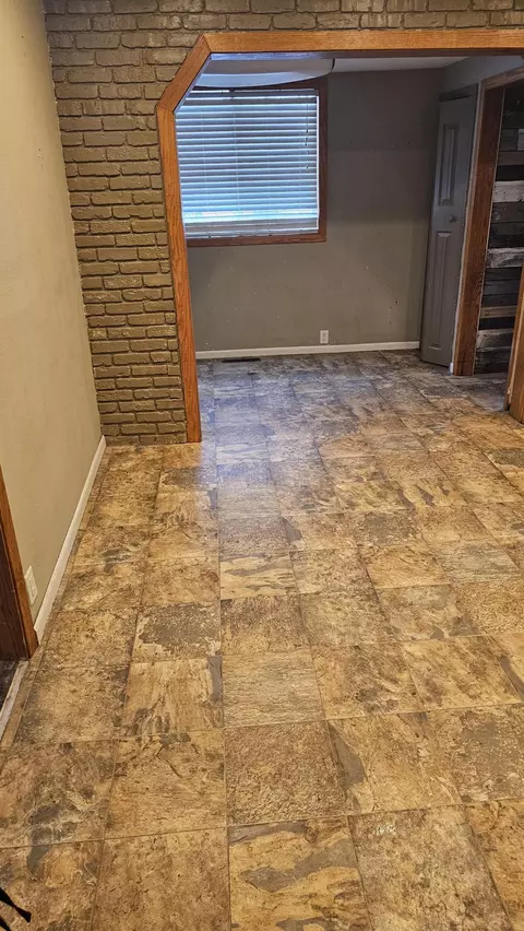 527 E Riverside Ave, Warren, MN 56762 photo 7