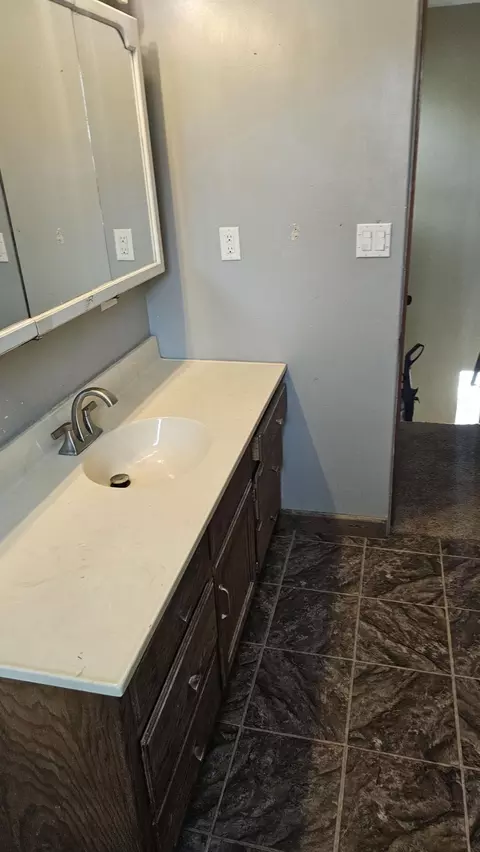 527 E Riverside Ave, Warren, MN 56762 photo 20