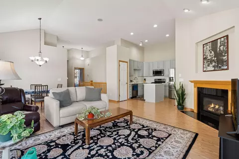 9762 Gable Dr, Eden Prairie, MN 55347
