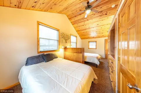 Bedroom - 3187 Viewpoint Rd, Isle, MN 56342 photo 10 of 18