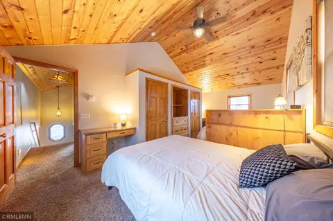 Bedroom - 3187 Viewpoint Rd, Isle, MN 56342 photo 8 of 18