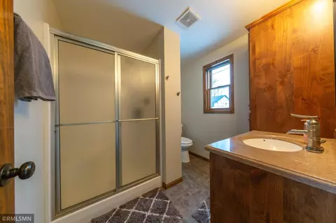 Bath - 3187 Viewpoint Rd, Isle, MN 56342 photo 2 of 4