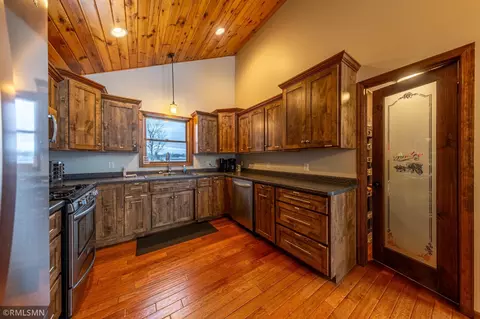 Kitchen - 3187 Viewpoint Rd, Isle, MN 56342 photo 4 of 4