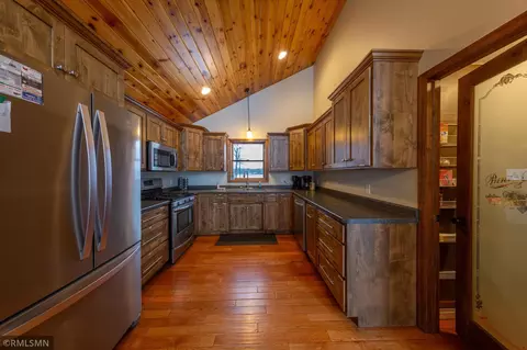 Kitchen - 3187 Viewpoint Rd, Isle, MN 56342 photo 2 of 4