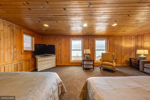 Bedroom - 3187 Viewpoint Rd, Isle, MN 56342 photo 12 of 18