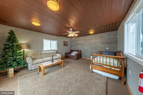 Bedroom - 3187 Viewpoint Rd, Isle, MN 56342 photo 16 of 18