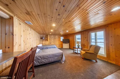 Bedroom - 3187 Viewpoint Rd, Isle, MN 56342 photo 11 of 18