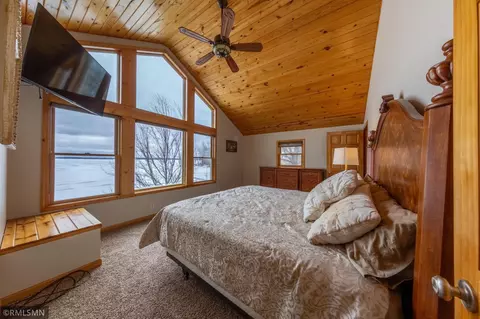 Bedroom - 3187 Viewpoint Rd, Isle, MN 56342 photo 3 of 18