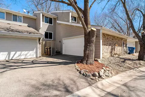 9184 Neill Lake Rd, Eden Prairie, MN 55347