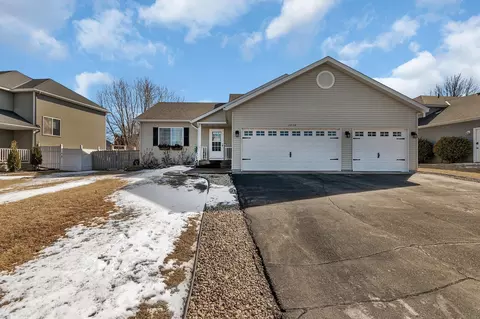 1024 Hillside Rd, Sauk Rapids, MN 56379