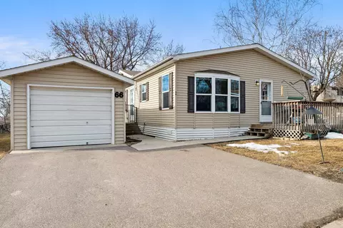 66 Kelly Rd, Chaska, MN 55318