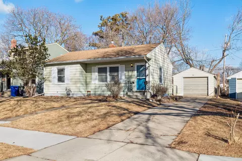 1077 Idaho Ave W, Saint Paul, MN 55117