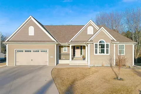 1470 Watertower Pl, Owatonna, MN 55060