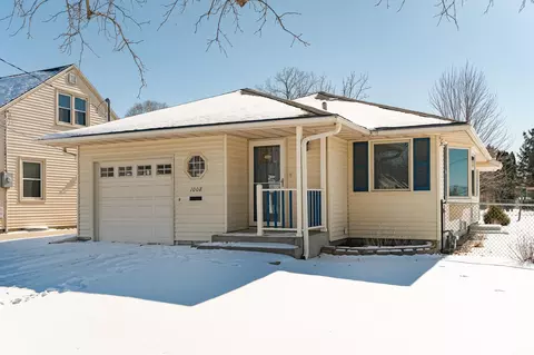 1008 9th St NE, Rochester, MN 55906