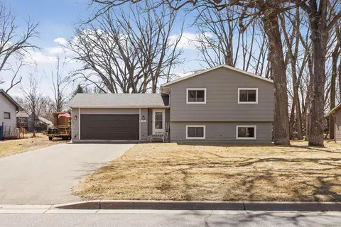 784 Hiawatha Ave, Vadnais Heights, MN 55127