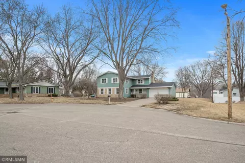741 Burke Ave E, Maplewood, MN 55117