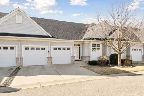 10369 Grant Dr, Eden Prairie, MN 55347