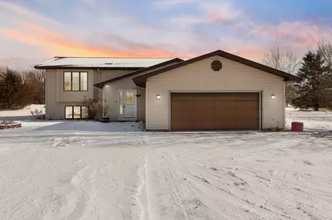 742 Simmon Dr, Osceola, WI 54020
