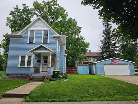 406 3rd St SE, Willmar, MN 56201
