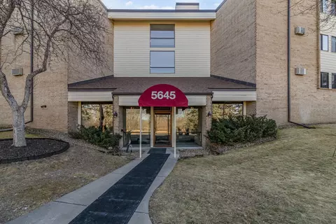 5645 Green Circle Dr #209, Minnetonka, MN 55343