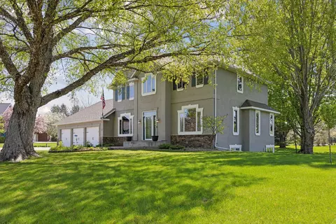 36 Raven Rd, North Oaks, MN 55127