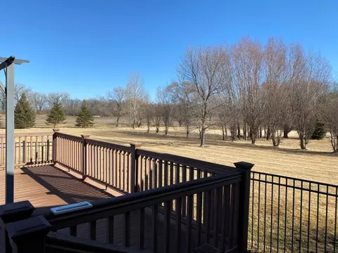 208 Prairieview Ct, Marshall, MN 56258 photo 3
