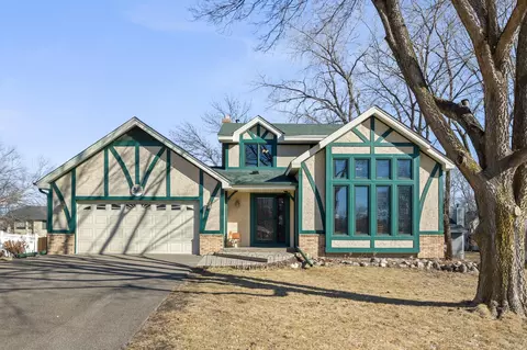 1292 Castle Ct, Golden Valley, MN 55427