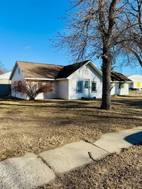 12 Oak St N, Lester Prairie, MN 55354