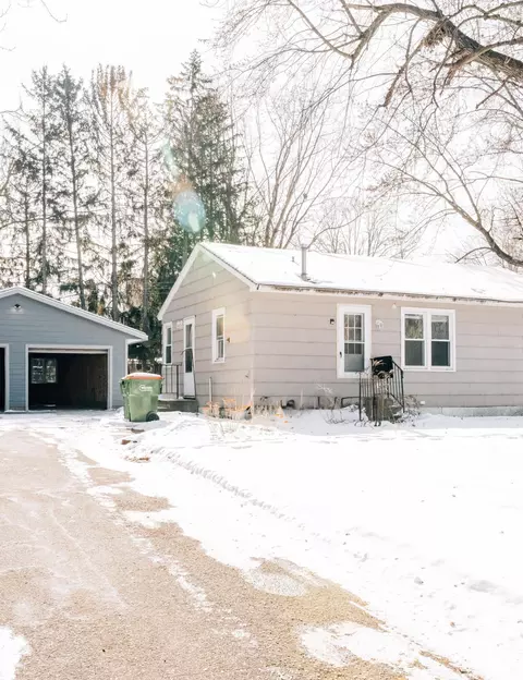 2258 Hillview Rd, Mounds View, MN 55112