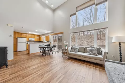 324 Brickyard Dr, Chaska, MN 55318