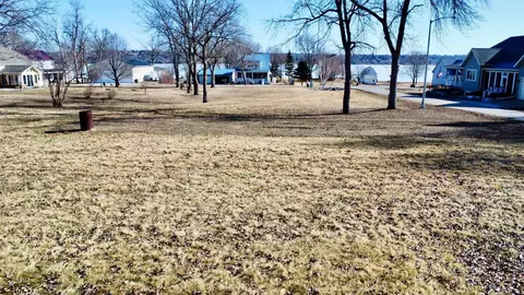 604 Lake St, Big Stone City, SD 57216