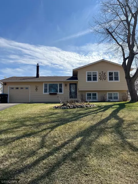 225 Honeytree Dr, Delano, MN 55328