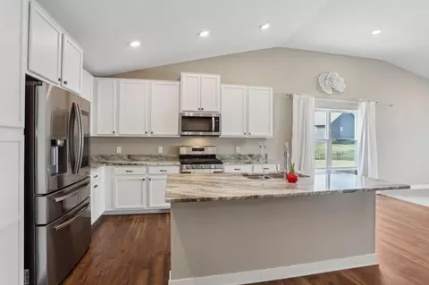 Kitchen - 7295 Parson Ct NE, Otsego, MN 55330 photo 2 of 3