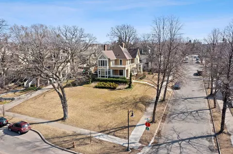 2697 E Lake Of The Isles Pkwy, Minneapolis, MN 55408