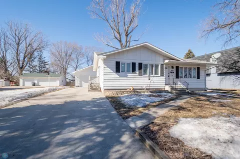 401 23rd St S, Fargo, ND 58103