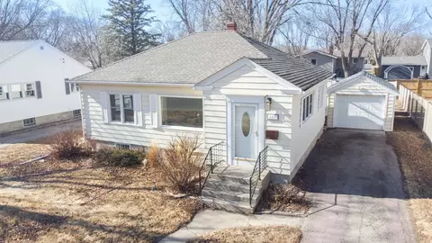 127 E St, Marshall, MN 56258