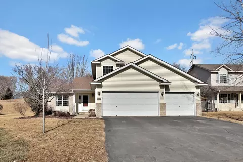 1064 Pond Curv, Waconia, MN 55387