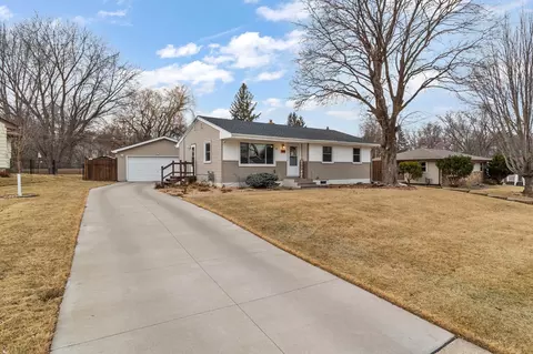 632 Meadow Ln, Woodbury, MN 55125