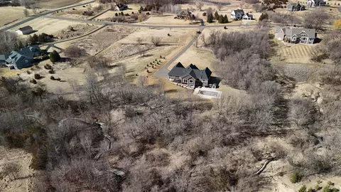 8664 Whisper Creek Trl, Greenfield, MN 55373