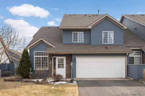 2001 Willow Cir, Hugo, MN 55038