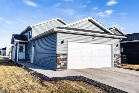 2119 Admiral Dr W, West Fargo, ND 58078